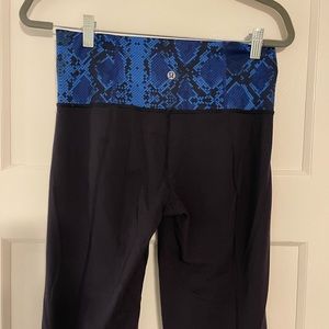 Size 6 Lululemon groove pant with comfortable wide band waist. Great condition!